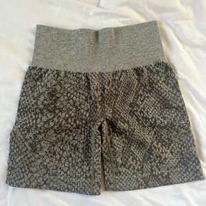 NVGTN Gray Snake Pattern Mid Rise Seamless Shorts